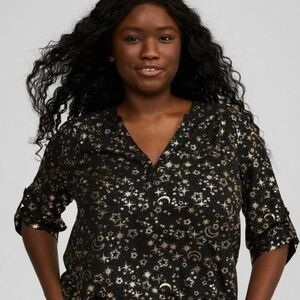 Torrid NWT Size 4 Harper Georgette 3/4 Sleeve Black and Gold Celestial Print Top